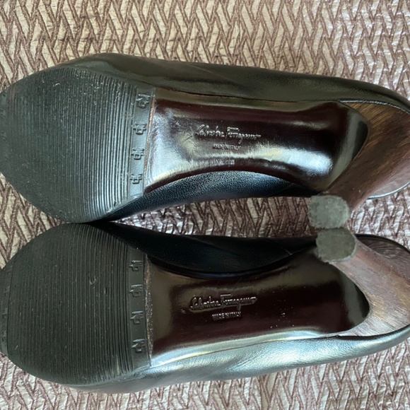 Salvatore Ferragamo Fabulous Black Pumps - Picture 5 of 6